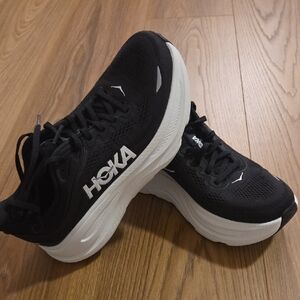 Women's Hoka Bondi 9 Size 8.5 Wide, Black And White